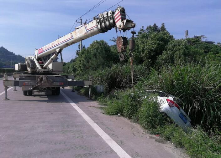 西宁汽车道路救援. 西宁汽车道路救援.